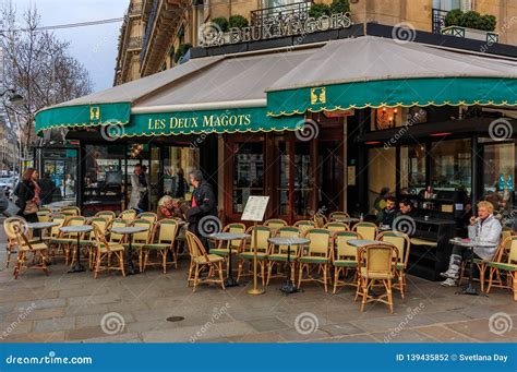 traduction outside|dining outside in french.